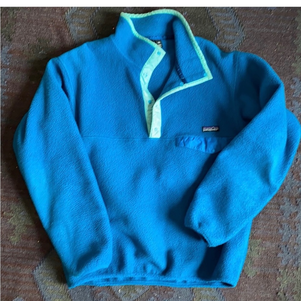 VNTG Patagonia lightweight synchilla pullover with snaps. Size Women’s Medium.